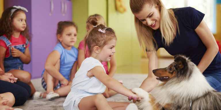 Ein Hund in unserer Kita | BAUSTEiNE KiNDERGARTEN