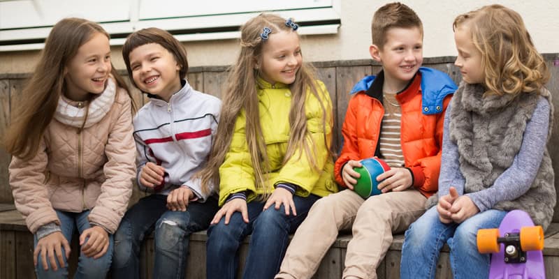 Vom Wert der emotionalen Intelligenz, Kinder sitze auf einer Bank